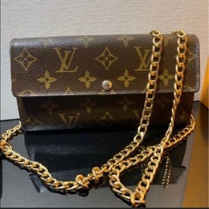 Authentic Louis Vuitton Monogram Sarah Wallet